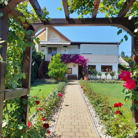 Bed and Breakfast Rozsakert Vendeghaz Сіглігет Екстер'єр фото