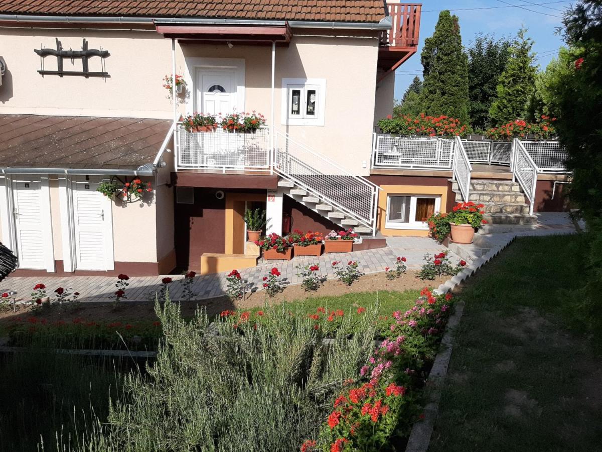 Bed and Breakfast Rozsakert Vendeghaz Сіглігет Екстер'єр фото