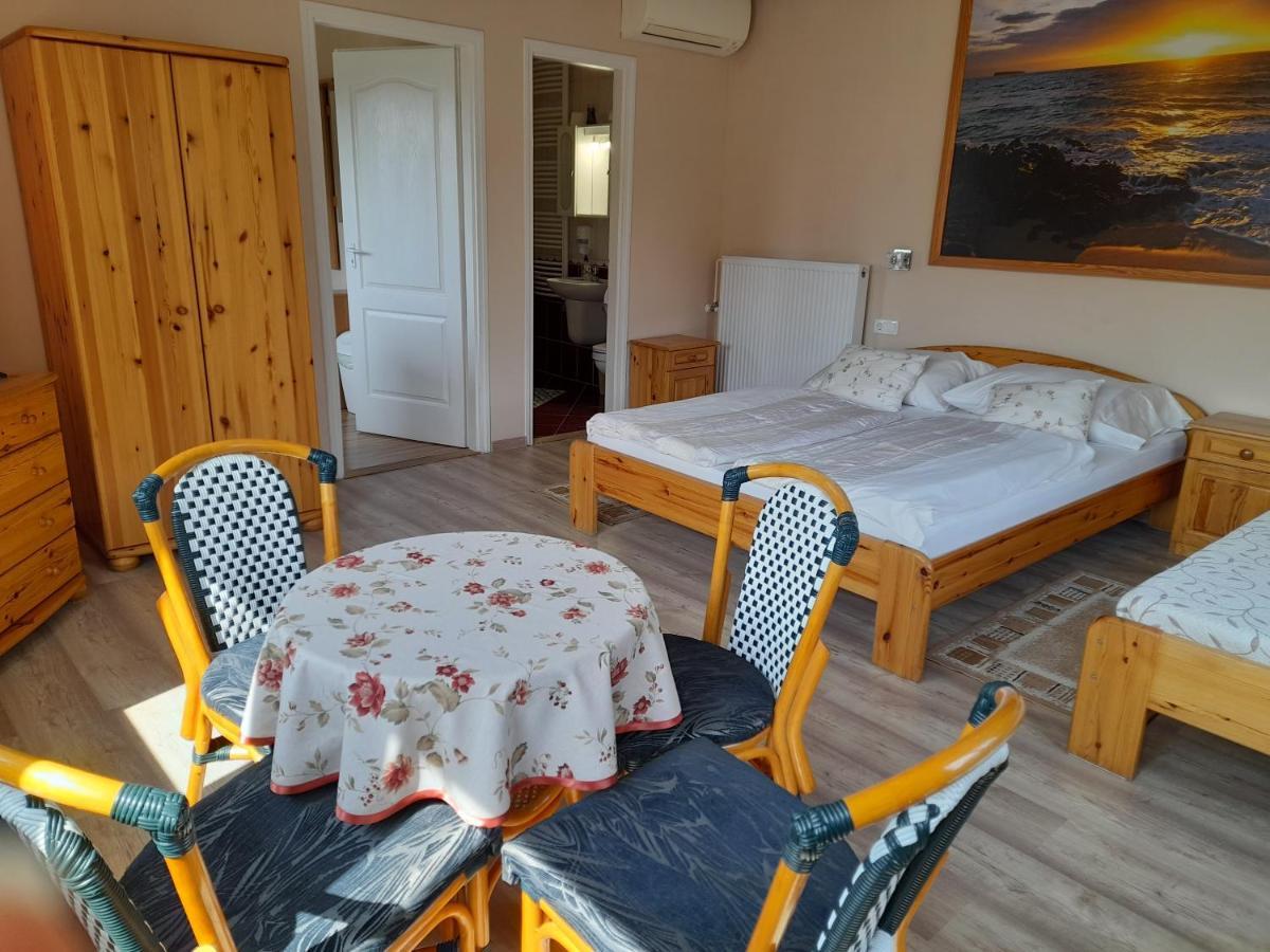 Bed and Breakfast Rozsakert Vendeghaz Сіглігет Екстер'єр фото